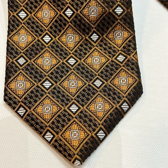 Harry Rosen Men's 100% Silk Tie - Picture 2 of 6
